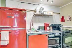 Cozy Galveston Apt w/ Patio: Close to The Strand!