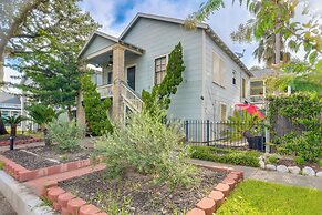 Cozy Galveston Apt w/ Patio: Close to The Strand!
