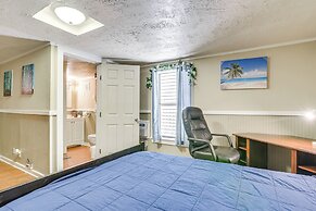 Cozy Galveston Apt w/ Patio: Close to The Strand!