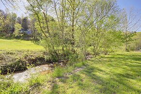 24-acre Cottage w/ Hot Tub ~ 10 Mi to Blowing Rock
