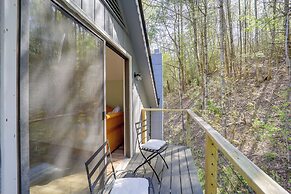 24-acre Cottage w/ Hot Tub ~ 10 Mi to Blowing Rock