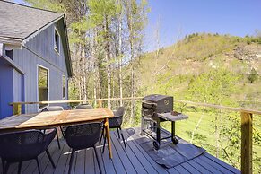 24-acre Cottage w/ Hot Tub ~ 10 Mi to Blowing Rock