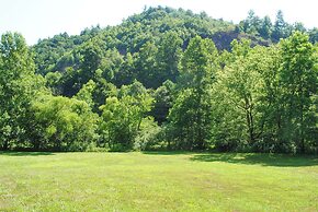 24-acre Cottage w/ Hot Tub ~ 10 Mi to Blowing Rock