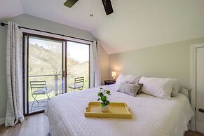 24-acre Cottage w/ Hot Tub ~ 10 Mi to Blowing Rock