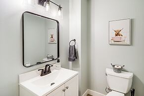 24-acre Cottage w/ Hot Tub ~ 10 Mi to Blowing Rock