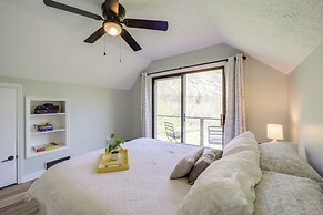 24-acre Cottage w/ Hot Tub ~ 10 Mi to Blowing Rock