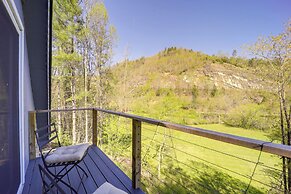 24-acre Cottage w/ Hot Tub ~ 10 Mi to Blowing Rock