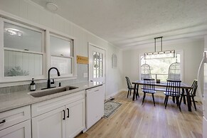 24-acre Cottage w/ Hot Tub ~ 10 Mi to Blowing Rock