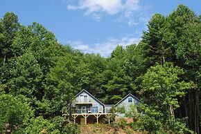 24-acre Cottage w/ Hot Tub ~ 10 Mi to Blowing Rock