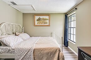 Home w/ Lanai: 12 Mi to Busch Gardens Tampa Bay!