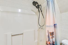 5 Mi to Cave Run Lake: Wellington Cabin w/ Deck!