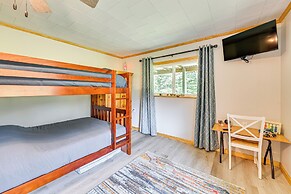 5 Mi to Cave Run Lake: Wellington Cabin w/ Deck!