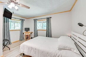 5 Mi to Cave Run Lake: Wellington Cabin w/ Deck!