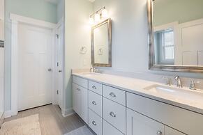 Stylish Haven In Vibrant Raleigh, 5-minute Walk To Transfer Co. Food H