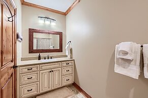 Rocky Mountain Retreat 4 Bedroom Home by RedAwning