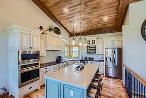 Rocky Mountain Retreat 4 Bedroom Home by RedAwning