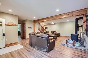 Rocky Mountain Retreat 4 Bedroom Home by RedAwning