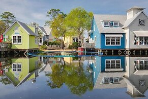 Margot Bay Condo by RedAwning