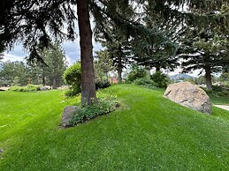 Snowflower #75 3 Bedroom Condo by RedAwning