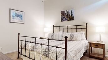 Summit #48 3 Bedroom Condo by RedAwning