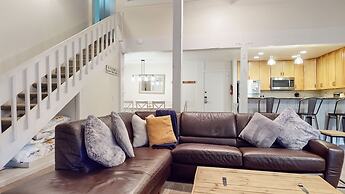 Summit #48 3 Bedroom Condo by RedAwning