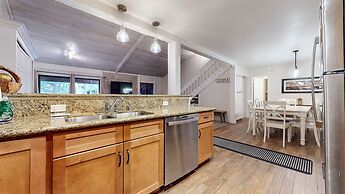 Summit #48 3 Bedroom Condo by RedAwning