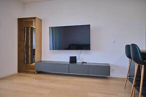 Tropic Night Apartment by Litto