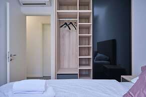 Tropic Night Apartment by Litto