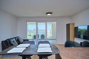 Tropic Night Apartment by Litto