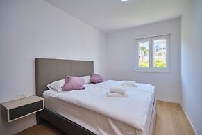 Tropic Night Apartment by Litto