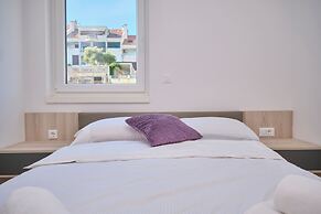 Tropic Night Apartment by Litto