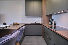 Tropic Night Apartment by Litto