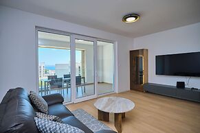 Tropic Night Apartment by Litto