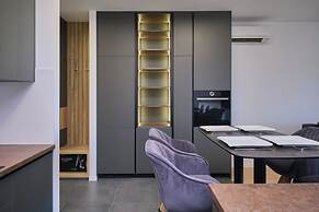 Tropic Night Apartment by Litto