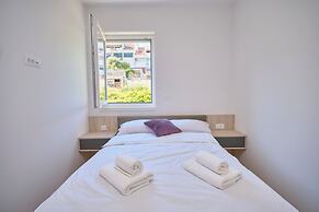 Tropic Night Apartment by Litto