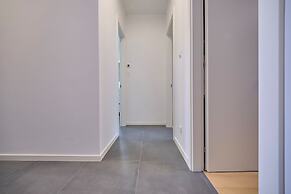 Tropic Night Apartment by Litto