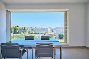 Tropic Night Apartment by Litto