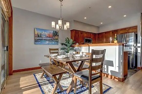 Creekside 2 Bedroom With Incredible Mountain Views