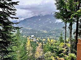 Creekside 2 Bedroom With Incredible Mountain Views