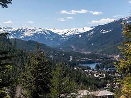 Creekside 2 Bedroom With Incredible Mountain Views