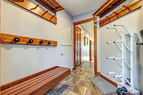 Creekside 2 Bedroom With Incredible Mountain Views