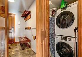 Creekside 2 Bedroom With Incredible Mountain Views