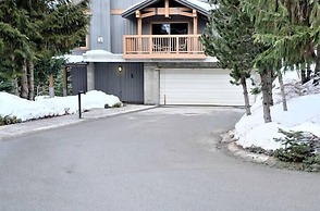 Creekside 2 Bedroom With Incredible Mountain Views