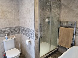 Boathouse, Easington Just Minutes From the sea