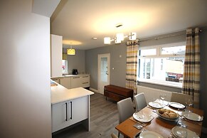 3 Bed House - Sleeps 6 - Fully Refurbished