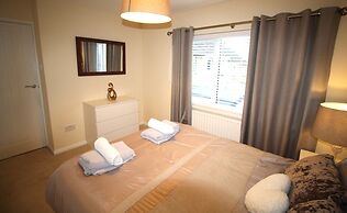 3 Bed House - Sleeps 6 - Fully Refurbished