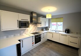 3 Bed House - Sleeps 6 - Fully Refurbished