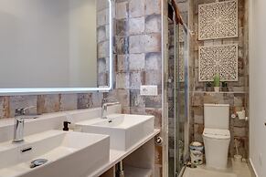 Luxury Apartments In Málaga by Seric