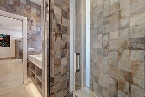 Luxury Apartments In Málaga by Seric