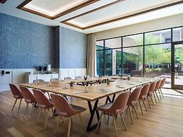 Thompson Palm Springs, by Hyatt